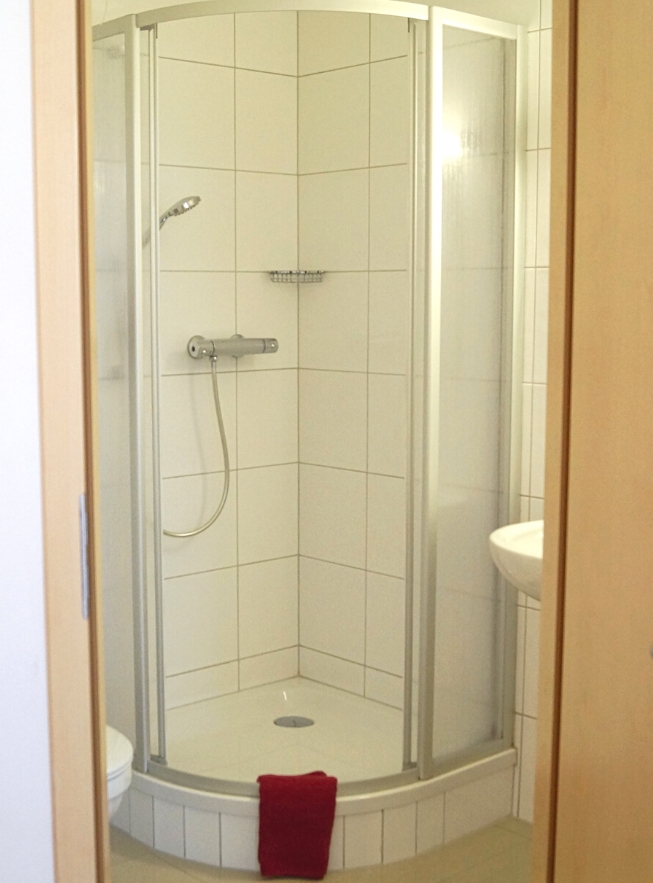 Dusche im Einzelzimmer Hotel Erfurt Einzelzimmer Dusche